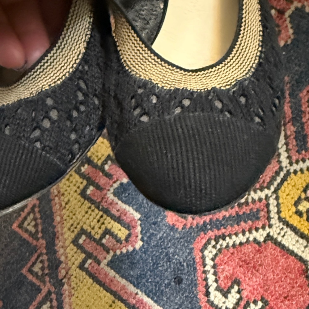 CHANEL Black and Tan Lace Flats - Picture 3 of 11